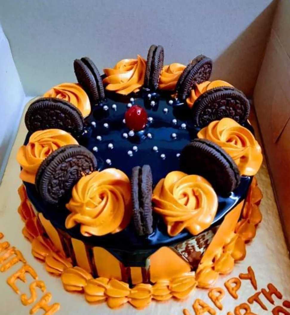 Premium RED N White Velvet Cake